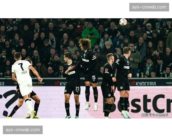 门兴2-0圣保利，斯托格任意球破门奥诺拉建功